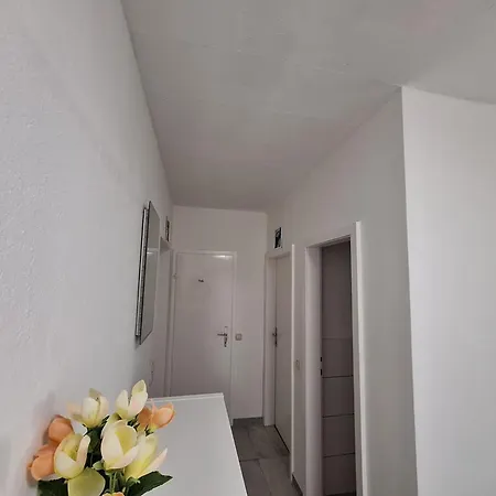 Проживання в сім'ї Brightcenterapartment