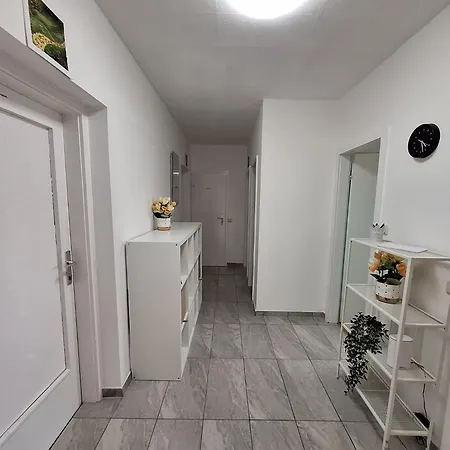 Brightcenterapartment Проживання в сім'ї Грац