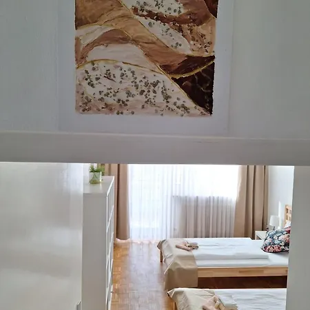 Brightcenterapartment *