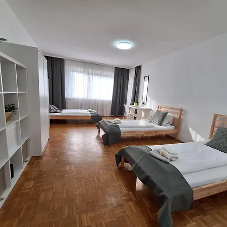 Brightcenterapartment Проживання в сім'ї *